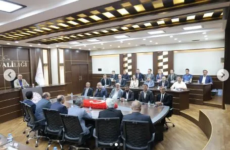 Vali Koç Muhtarları dinledi