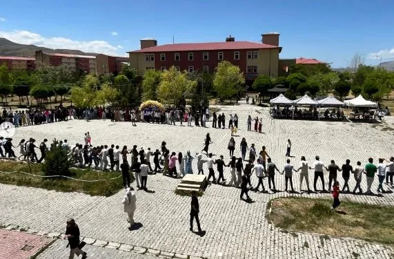 Doğubayazıt Rıza Ertuğrul Eryılmaz Anadolu Lisesi’nde Bahar Şenliği Coşkusu