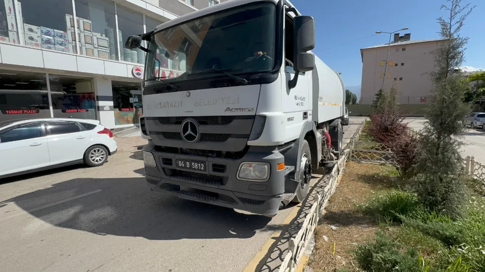Doğubayazıt Belediyesi yeni Modern süpürge araçlarını hizmete koydu