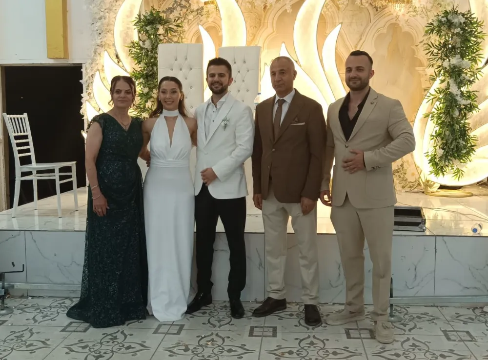Esra Bozoğlu ile Baran Taşdemir Evlendi