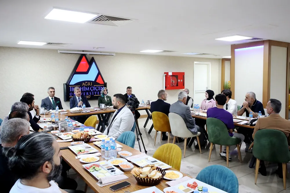 Prof. Dr. Gülçin, Basın Mensupları ile Bir Araya Geldi