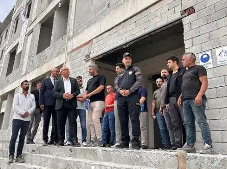 Vali KOÇ, yapımı devam eden  Özel Harekât Tabur Komutanlığı hizmet binası ve Ağrı İl Emniyet Müdürlüğü Yeni Hizmet Binası inşaatlarında incelemelerde bulundu