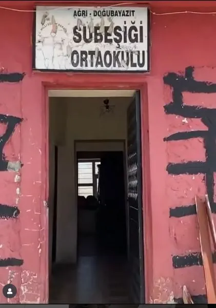 Denetimli serbestlik uygulamaları kapsamında yürütülen protokol çerçevesinde Subeşiği Ortaokulu’nda kapsamlı bir yenileme çalışması gerçekleştirildi