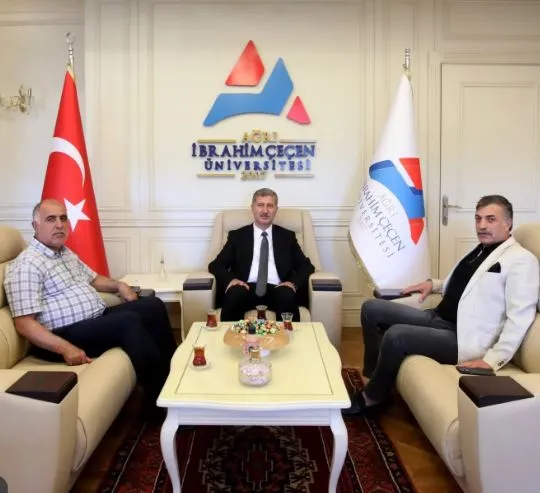 Doğubayazıt Ticaret ve Sanayi Odası Başkanı Can ve Ağrı Ticaret ve Sanayi Odası Başkanı Alpaslan Rektör Prof. Dr. İlhami Gülçin