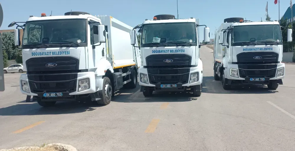 Doğubayazıt Belediyesi 6 adet yeni nesil çöp sıkıştırma aracı hizmete girdi