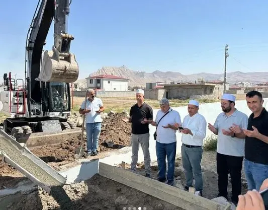 MERKEZ HZ. ALİ CAMİİ MİNARESİNİN TEMELİ DUALARLA ATILDI
