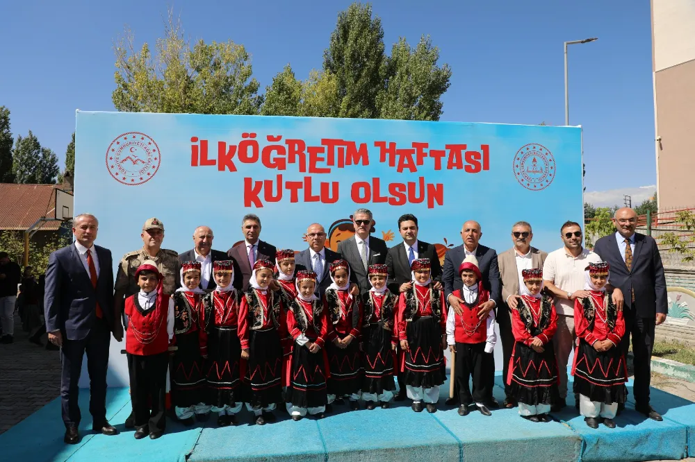 Ağrı’da İlköğretim Haftası törenle kutlandı